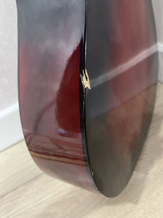 Гитара, хорошо работает