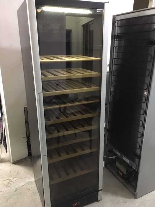Хладилна витрина за вино