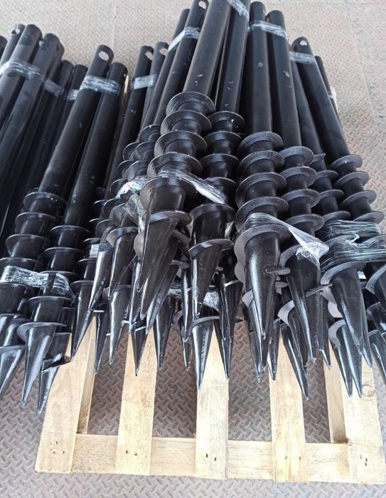 Метални винтове за навиване в земя.