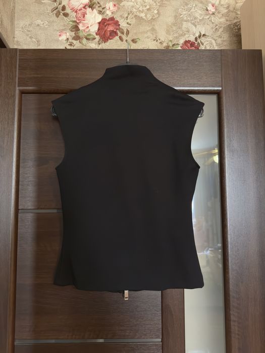 Новая трикотажная желетка