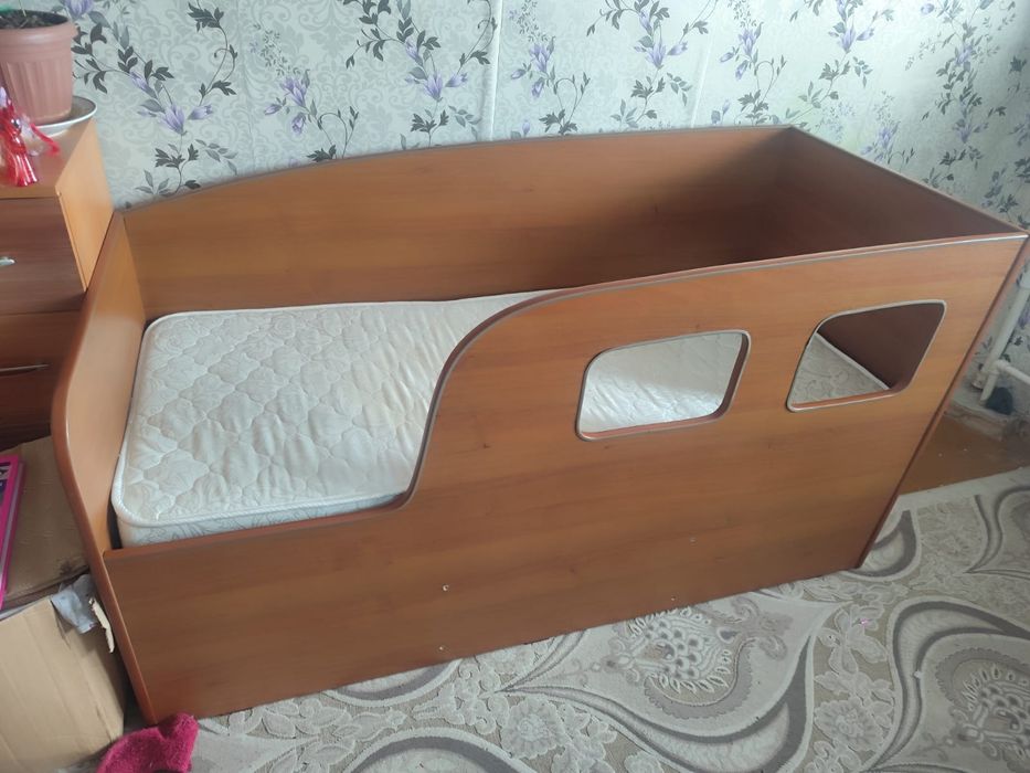Кровать (очень прочная)