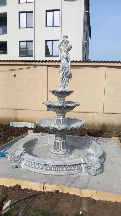 Lei/cai/fantani arteziene/statuete