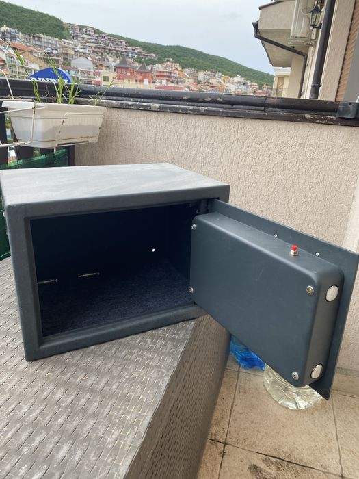 Електронен сейф BTV Office 250P 35x25x25 cm, 21.8 l, 11.5 kg Сив