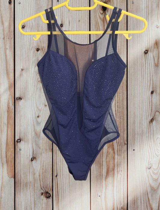 Body albastru cu pietricele