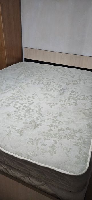 Продам матрас 1,6×2 в хорошем состоянии