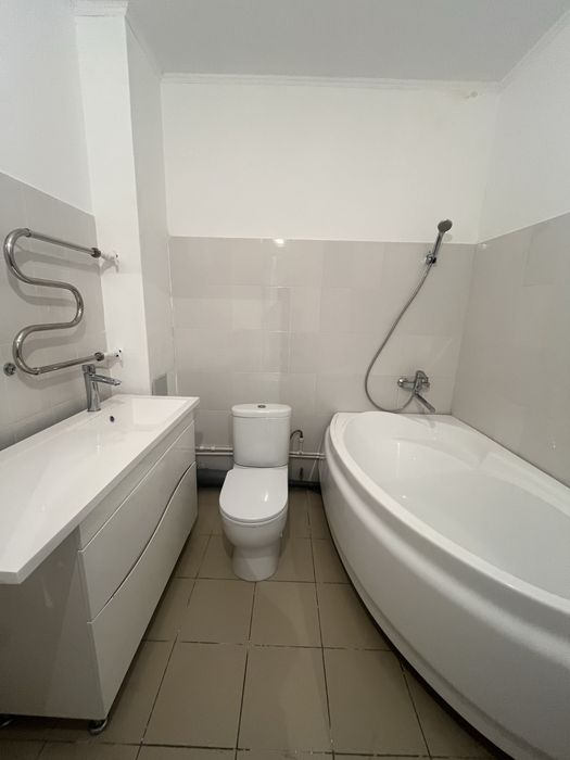 Срочно продам 3 х комн кв в районе Батыс2