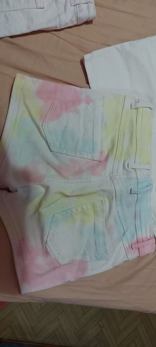 Къси панталонки и пола за госпожица  на 8-9 год.
