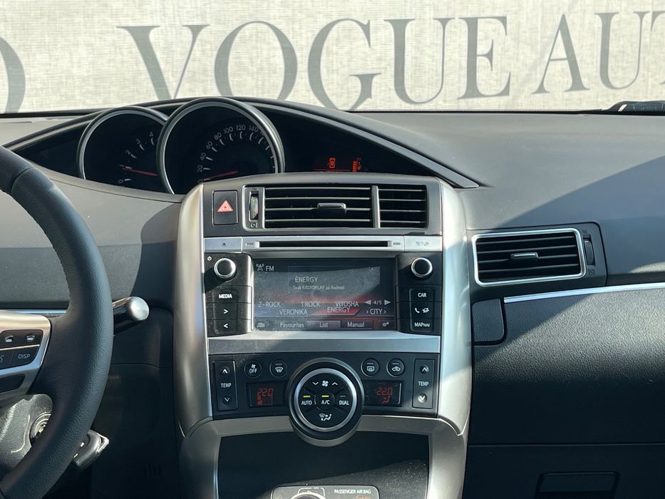 Кола под наем Toyota Verso