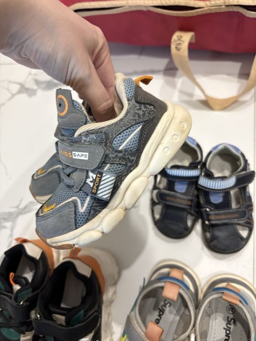 Кросовки, Сандали