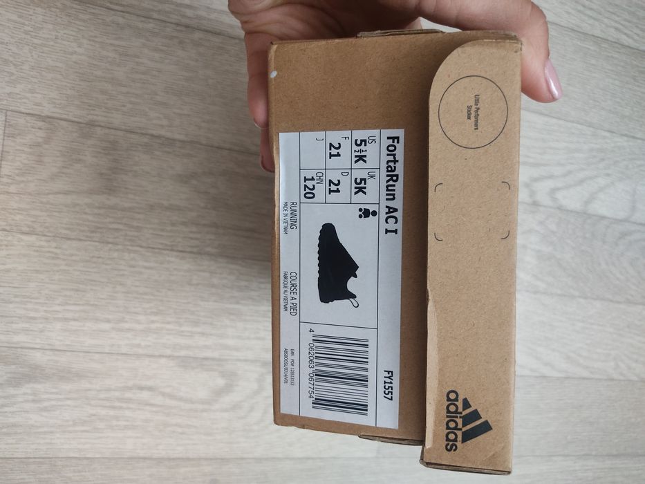 Продам детские кроссовки Adidas