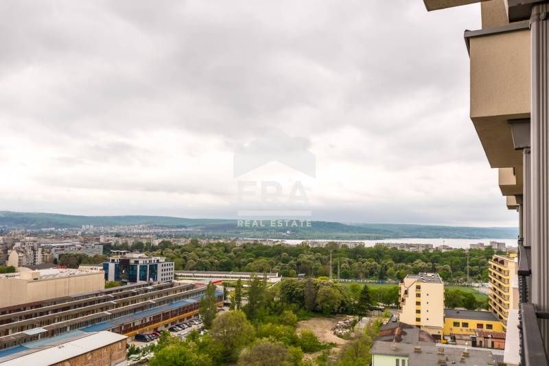 Тристаен, луксозно обзаведен апартамент за продажба, в нов жилищен ком