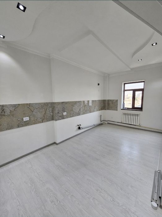 4 xonali kvartira, Komilon MFY,  Islom Karimov ko'chasidan sotiladi