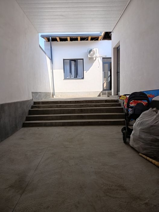 Koʻk terakda srochna yangi qurilgan uy sotiladi