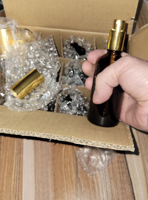 Продавам стъклени спрей шишенца,    100мл