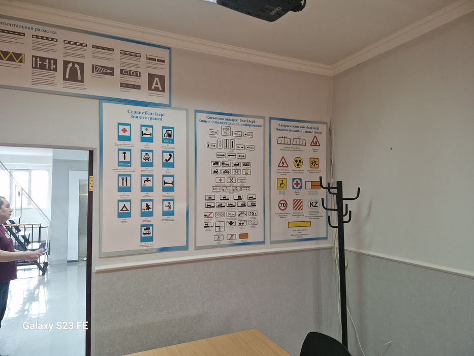 Автоинструктор ,обучаю вождению.