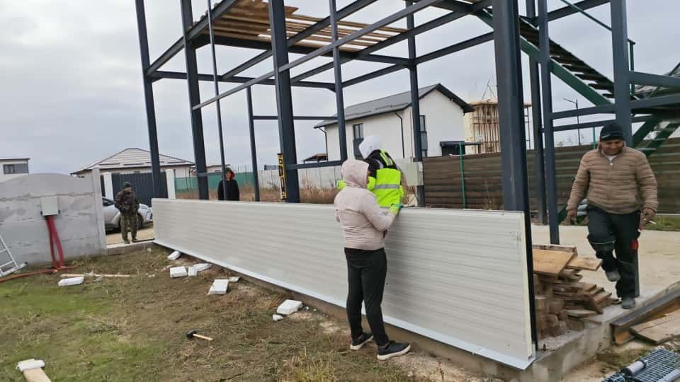 Vand o gama variata de hale si structuri metalice.
Vindem din stoc pro