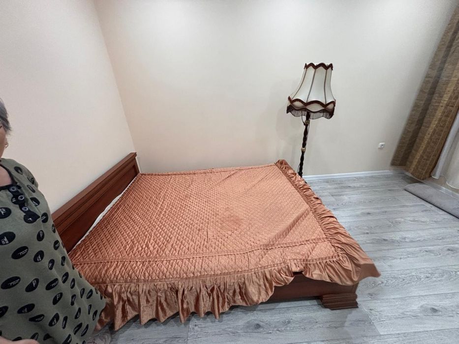 Двухспалтный кровать с матрасом