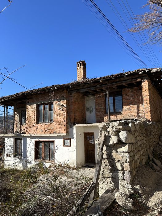 Къща с дворно място