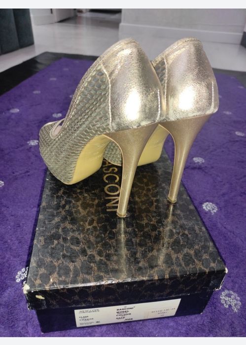 Все по 2000 тенге