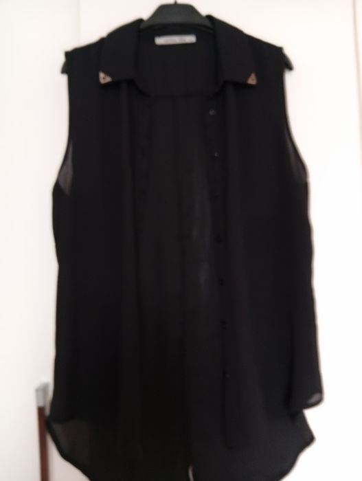 Pantaloni noi și bluza de dama