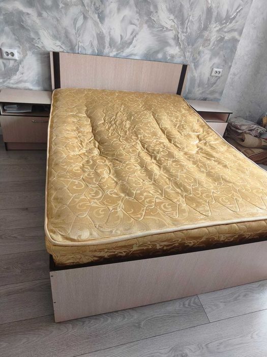 Продам спальный гарнитур б/у