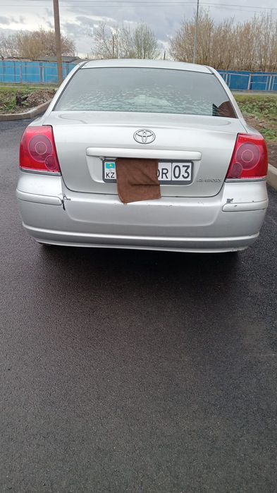 Продам машина тайота Авенсис