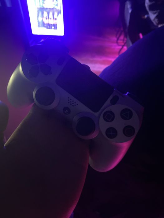 Джостик пс4 в хорошем состоянии