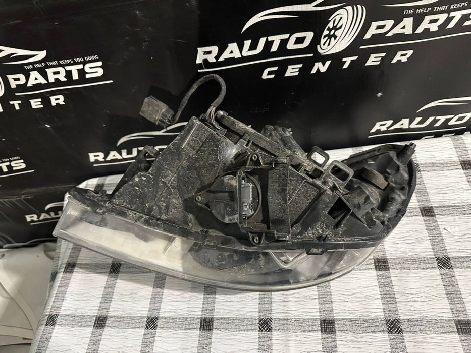 Far dreapta Volvo S60 V60 XENON 2010/2011/2012/2013/2014