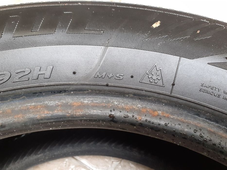 Зимна гума 205/60 R16 92H,много запазена с хубав протектор,