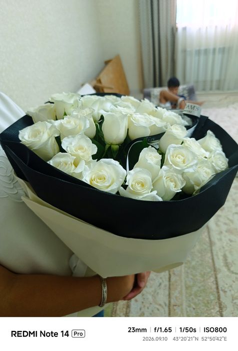 Бүгін келген гүлдер