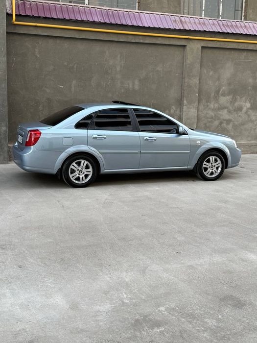 Lasetti 1.6 avtomat, 2013 yil srochna