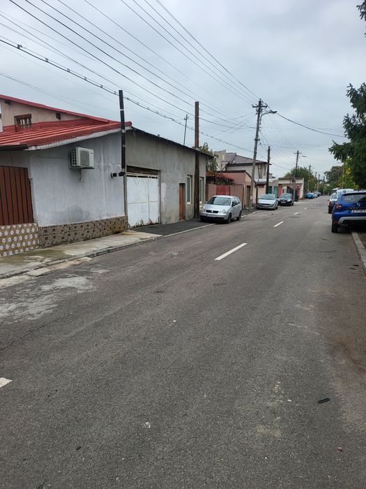 Casă curte cu mansarda și garaj in spate la vadul nou ferentari