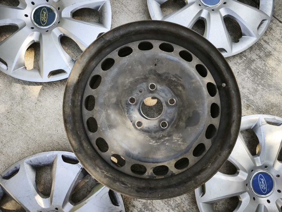 Jante pe 16 Ford Focus cu capace