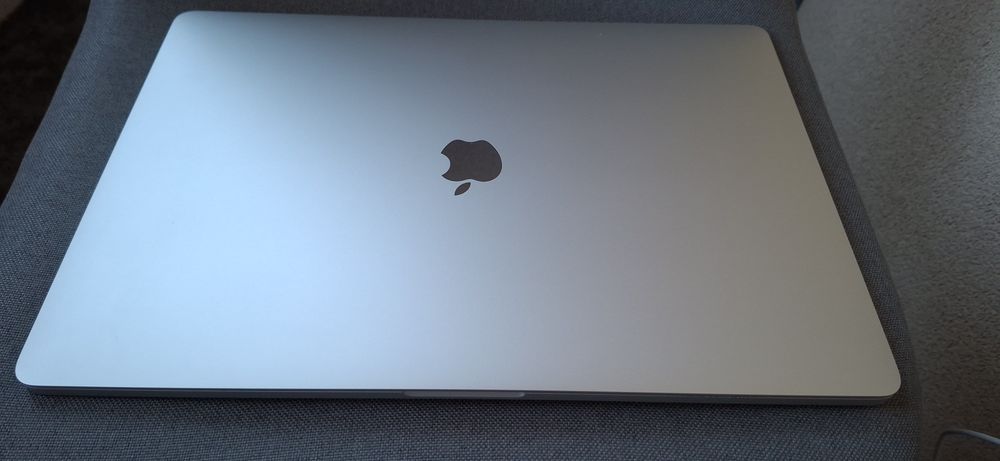 MacBook Pro 16", 2019 2.3  GHz 8-Core Intel Core i9, 32GB RAM 1TB SSD