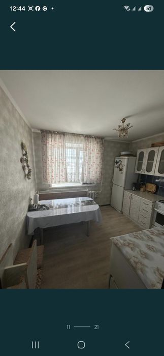 Үш болмелі үи сатылат