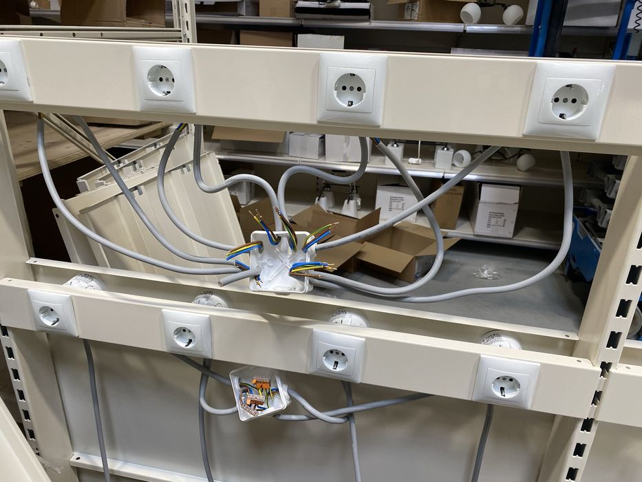 Electrician ,prize,becuri si instalatii generale