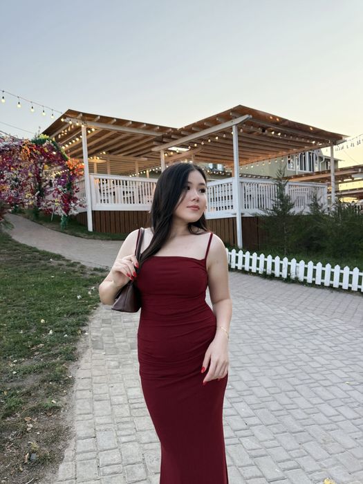 Красное платье в лямках, новый