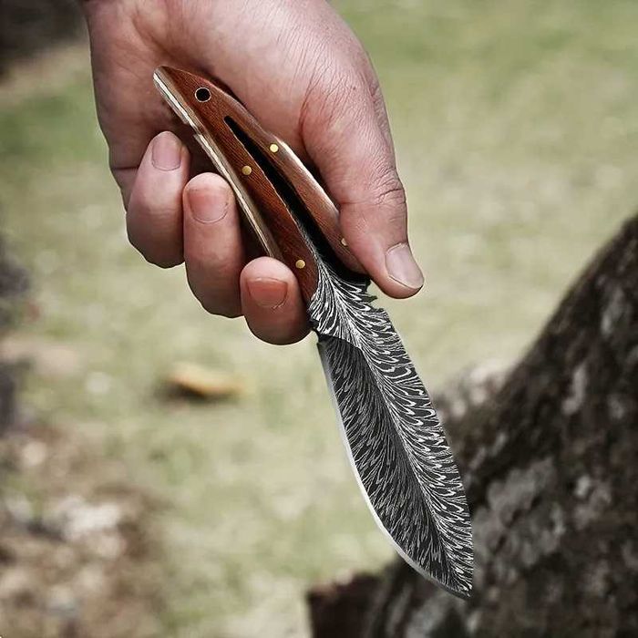 Швейцарски  многофункционален  ловен нож с шарка на пера