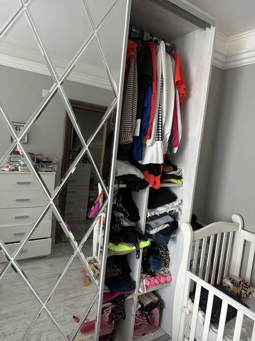 Двукрилен гардероб