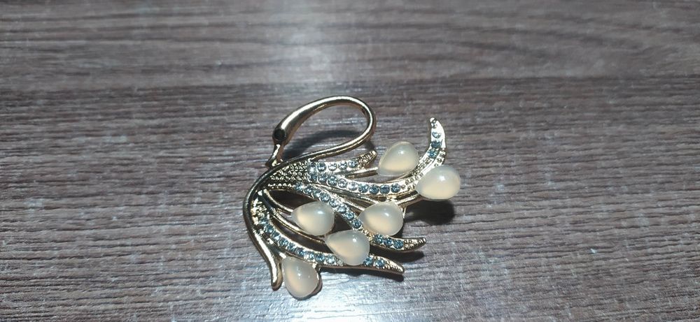 Продам брошь. Неношеная