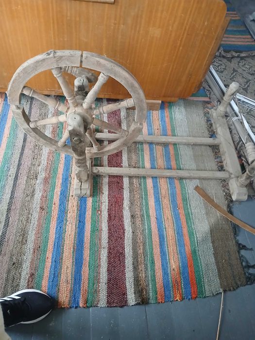 Стар дървен чакрък/ предачка