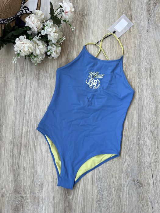 Tommy Hilfiger пола блузка и бански нови с етикет