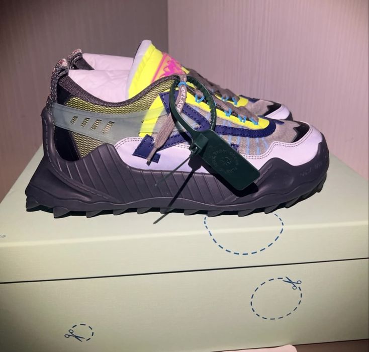 Adidasi off white odsy 1000