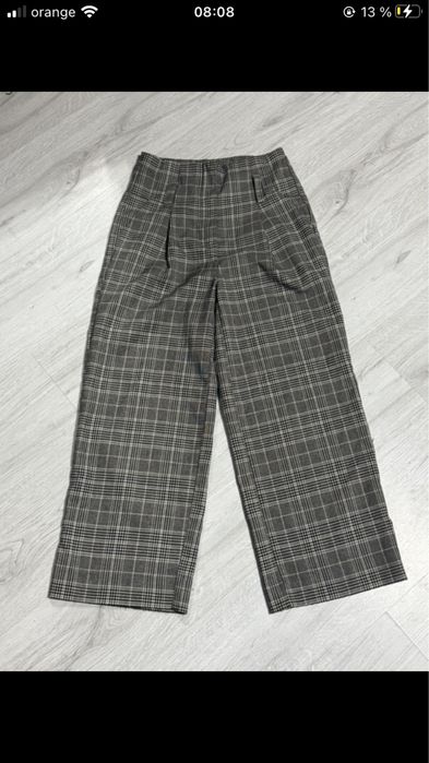 Pantaloni evazati noi