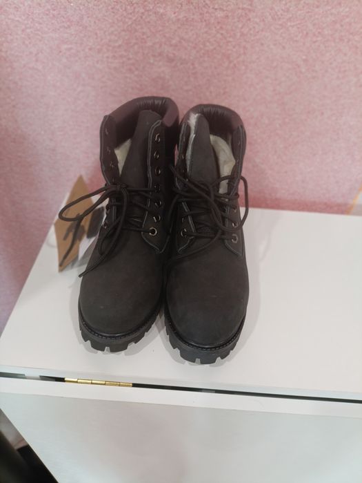 Продам срочно  обувь.