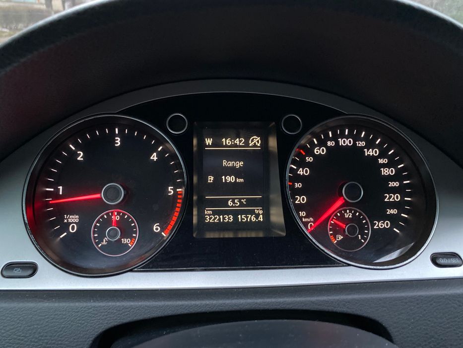 Vând Volkswagen Passat 1.6 TDI Bluemotion