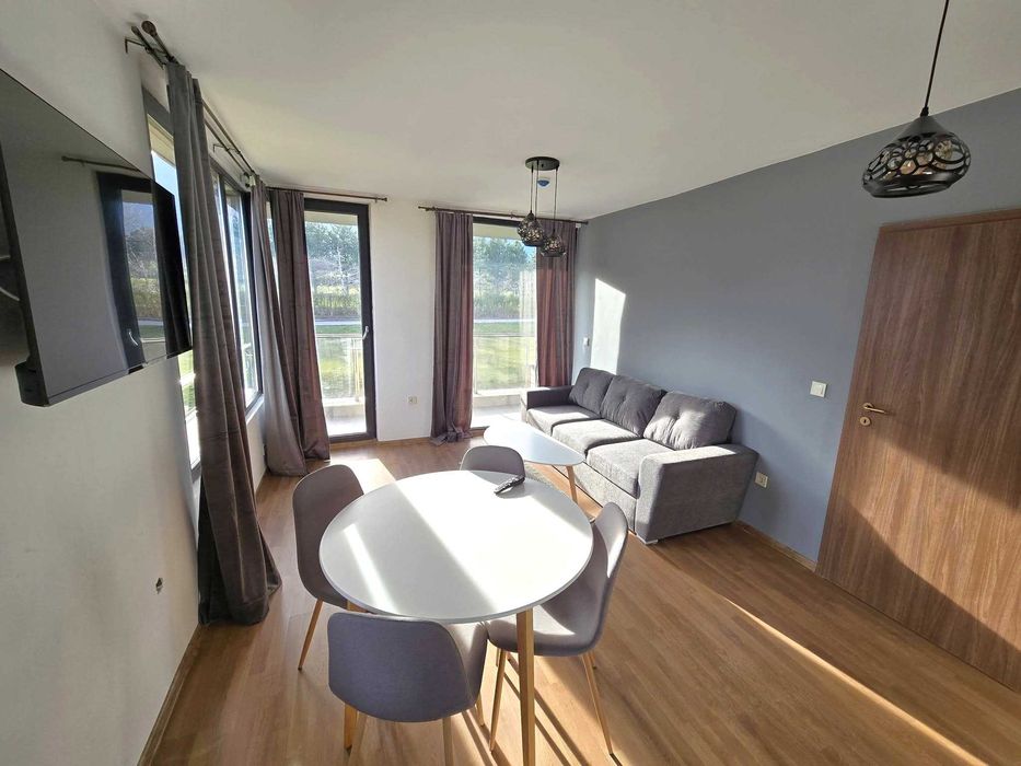 Тристаен апартамент с ново обзавеждане в Cornelia Delux