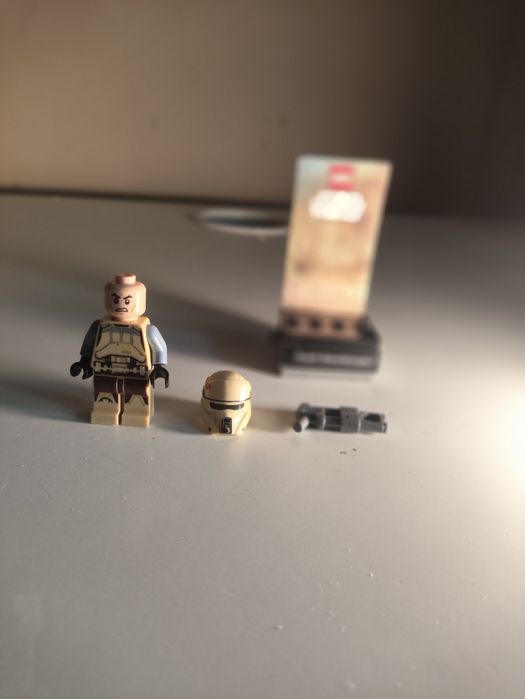 Продам лимитированную фигурку Lego