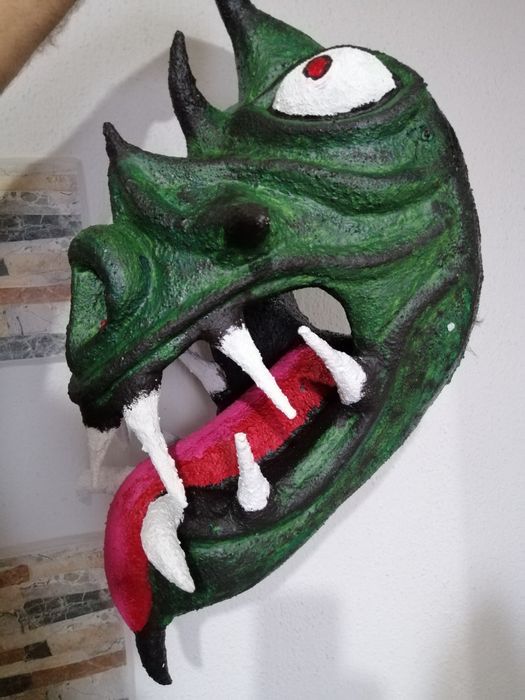 Маска. ЛИК. Ръчна изработка. Нова
Размер с рогата 110 см.