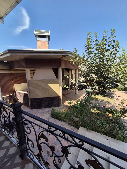 Продаётся дом со всеми удобствами.